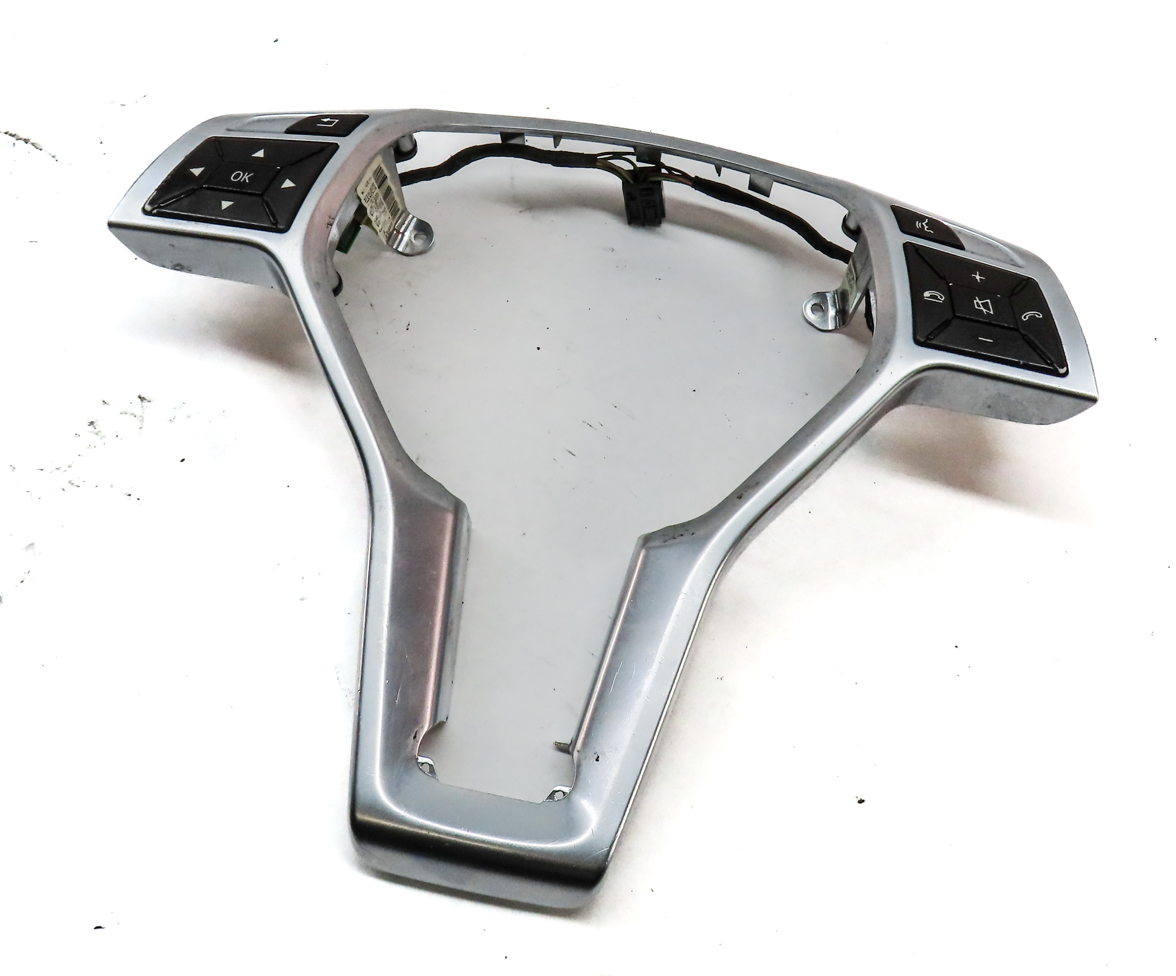 16 MERCEDES E350 (W212) FRONT LEFT DRIVER STEERING WHEEL CONTROL SWITCHES w/TRIM — exact item pictured